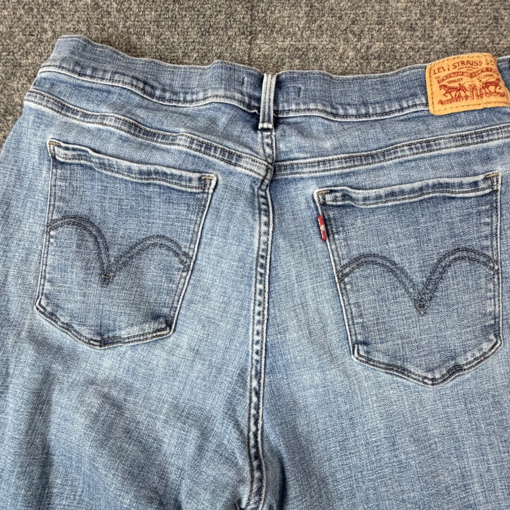 Levis 505 Straight Leg Jeans Womens 33 Medium Wash Floral Embroidered Blue Denim - Picture 8 of 10